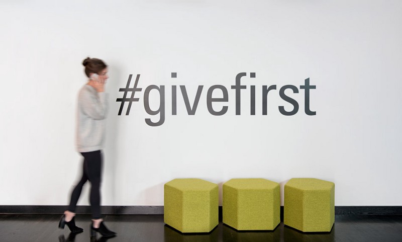 12FvFm4cNC2_mhM-aum86Yg